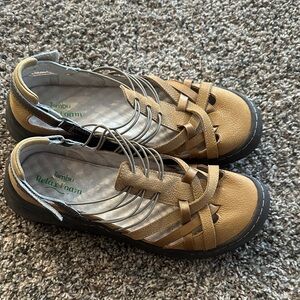 Jambu Women's Tan and Brown Multi-Strap Sandals